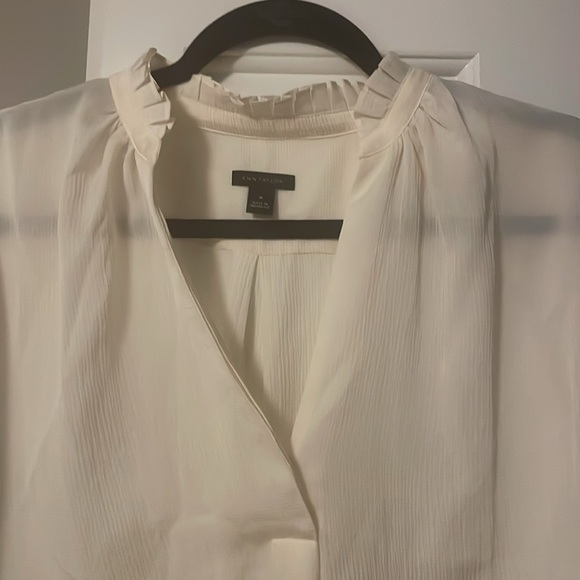 Beautiful ivory Ann Taylor Blouse Size Medium - Picture 3 of 5